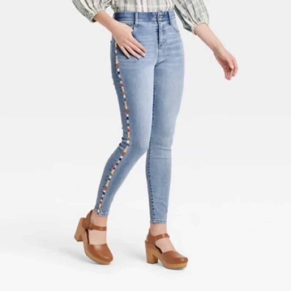 Knox Rose Women’s Light Wash High-Waisted Skinny Jeans Embroidered